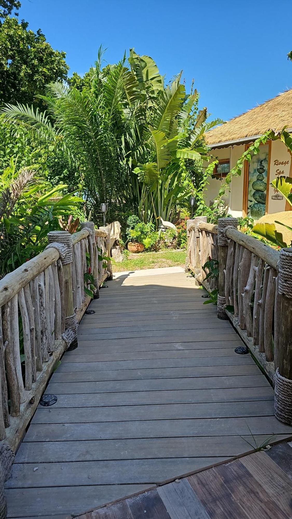La Digue Luxury Beach & Spa Exterior photo