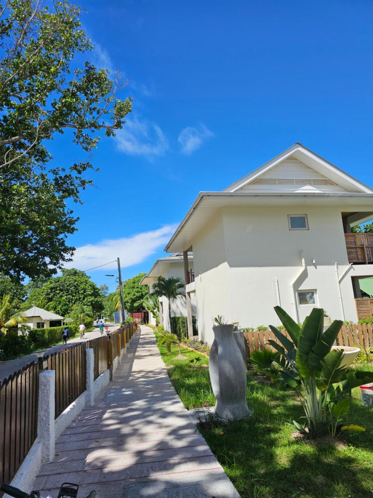 La Digue Luxury Beach & Spa Exterior photo