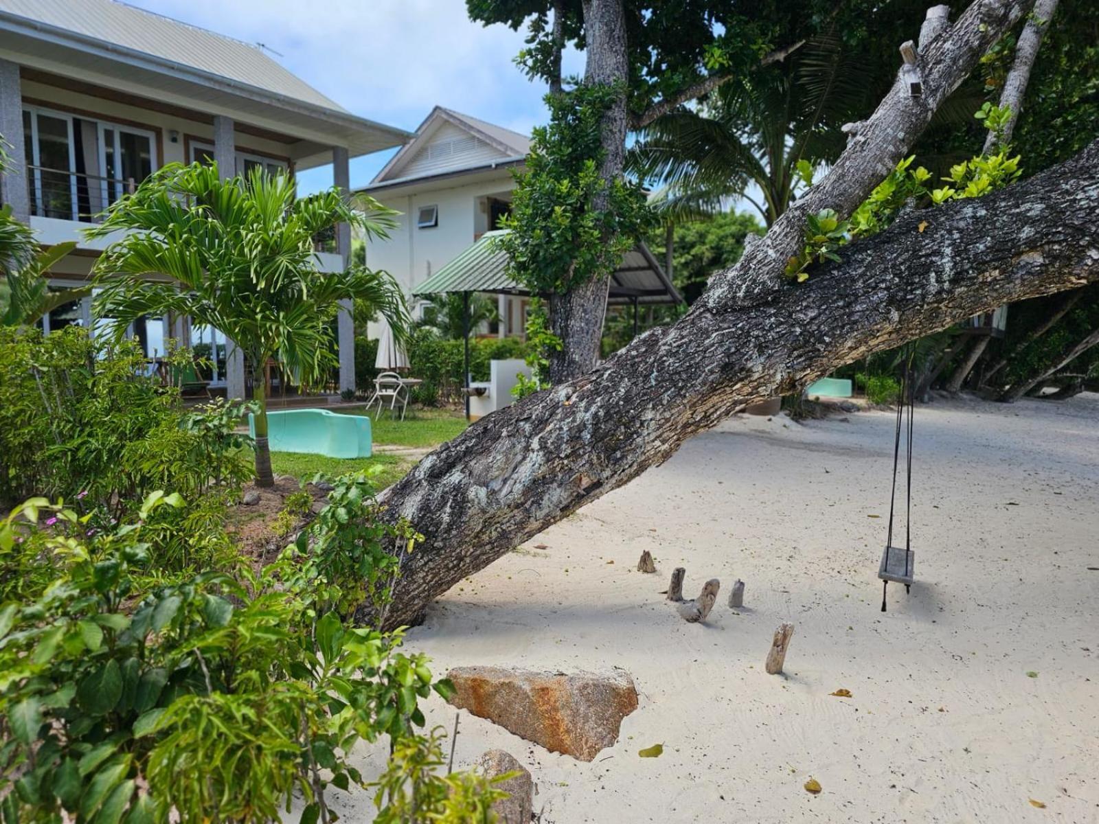 La Digue Luxury Beach & Spa Exterior photo