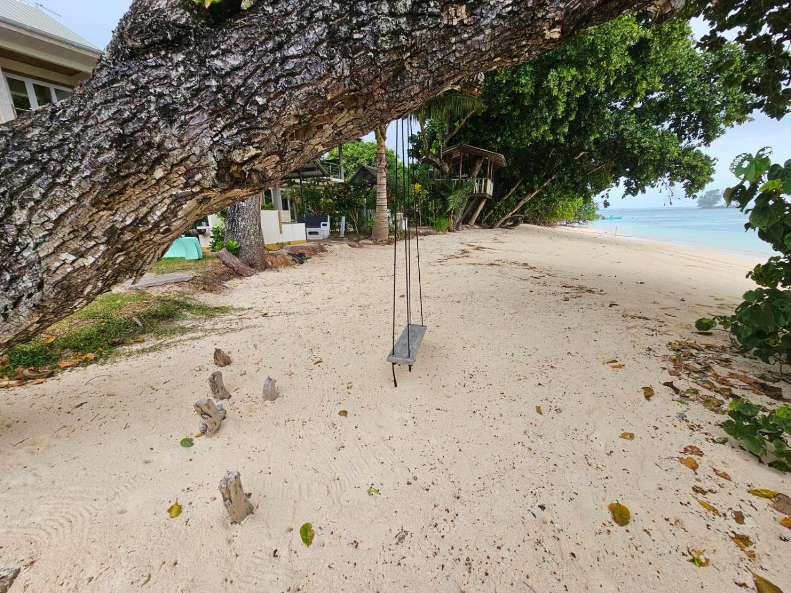 La Digue Luxury Beach & Spa Exterior photo