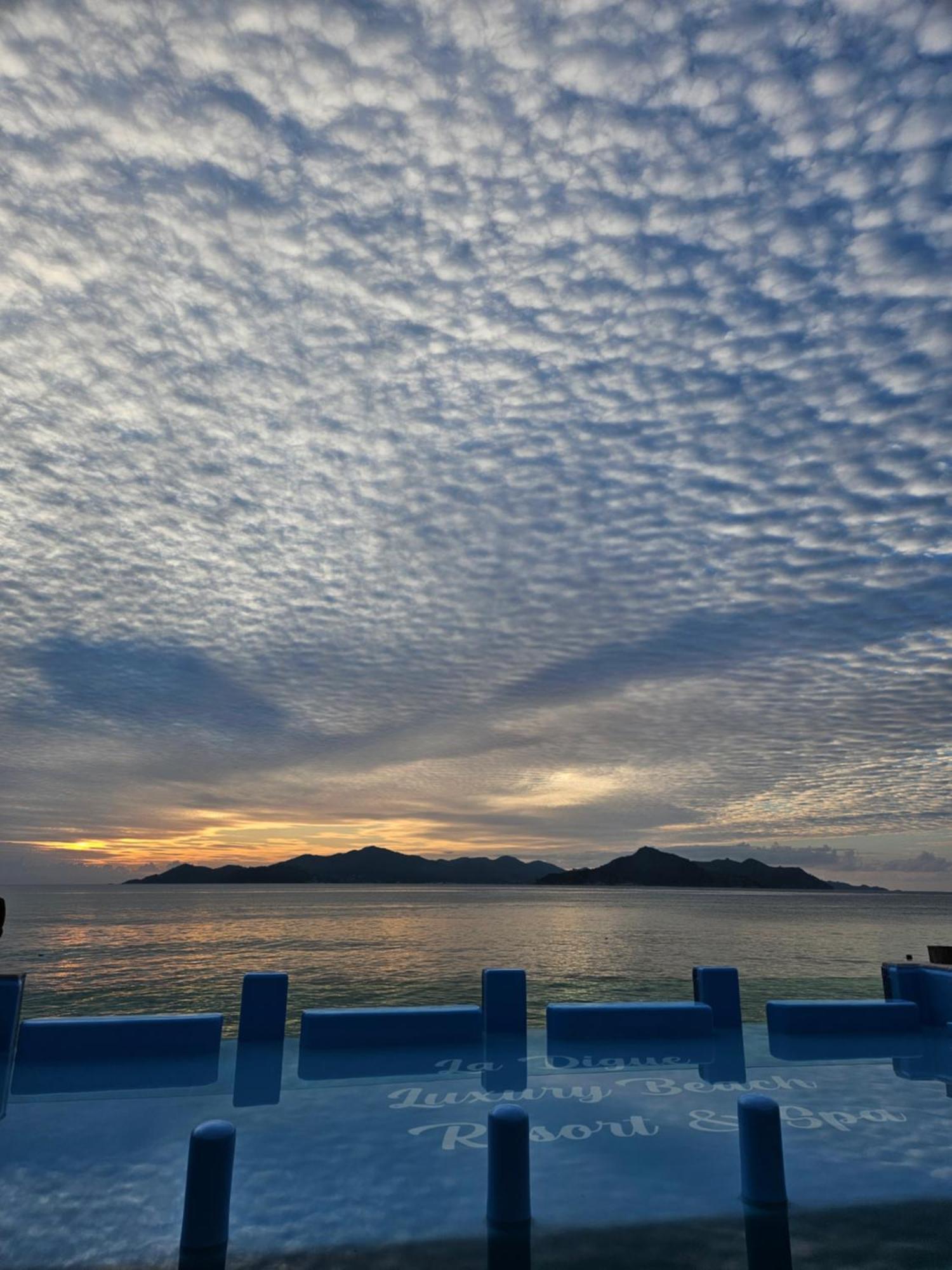 La Digue Luxury Beach & Spa Exterior photo