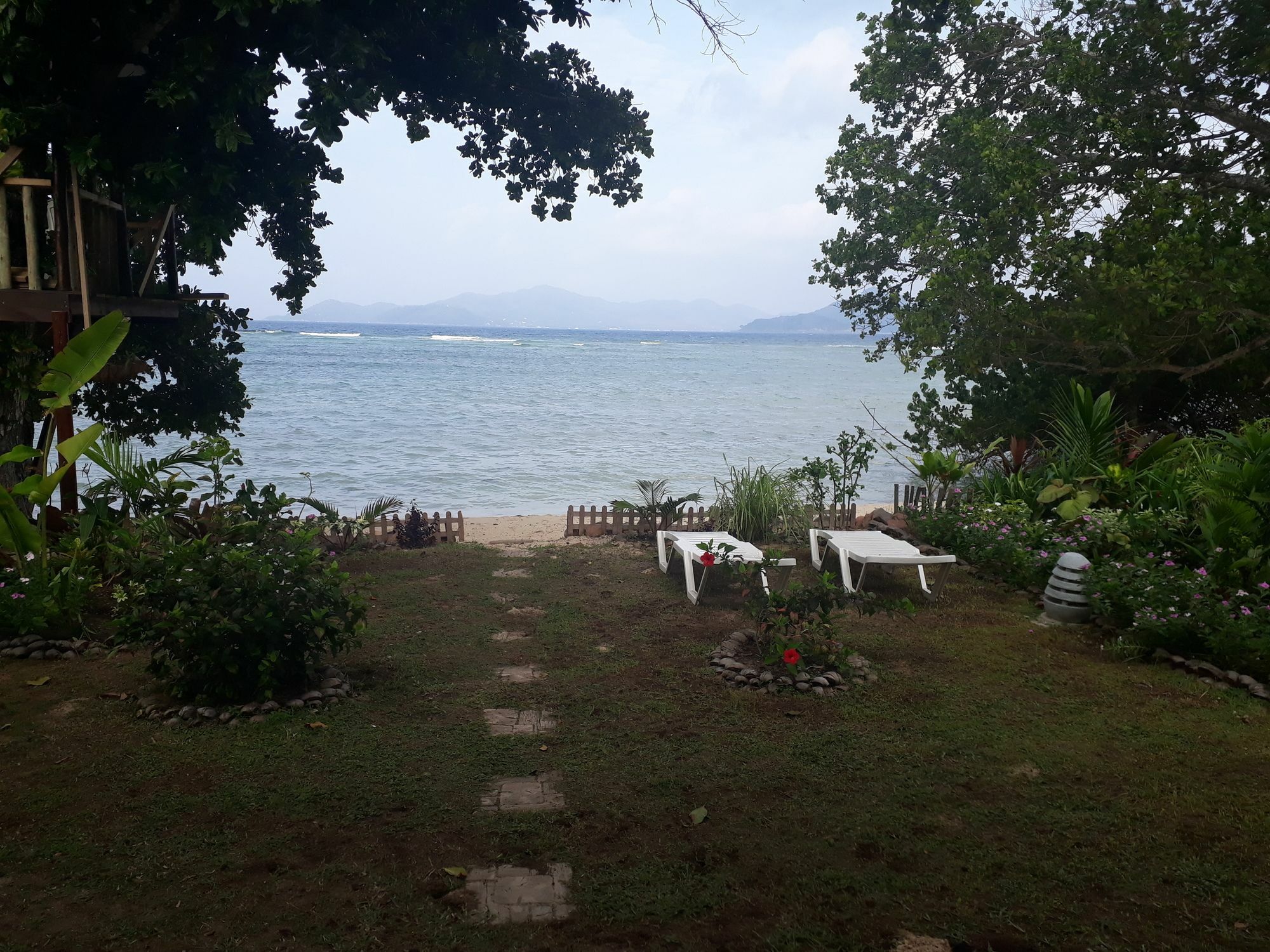 La Digue Luxury Beach & Spa Exterior photo